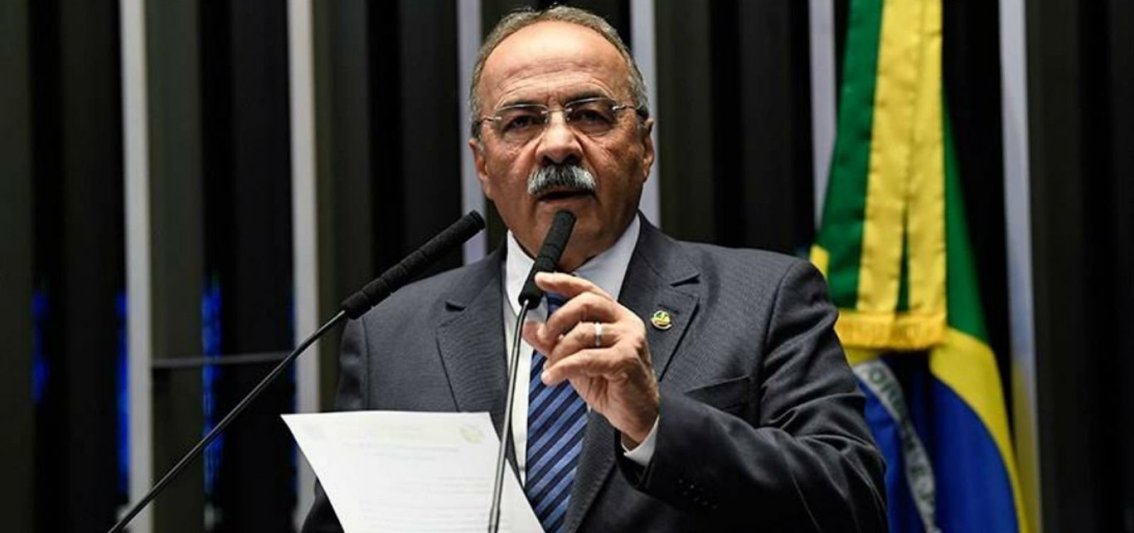 [Ap&oacute;s ser flagrado com dinheiro na cueca, senador Chico Rodrigues decide pedir afastamento por 90 dias]