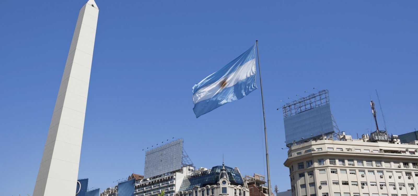 [Argentina reabre aeroportos para turistas brasileiros em novembro]