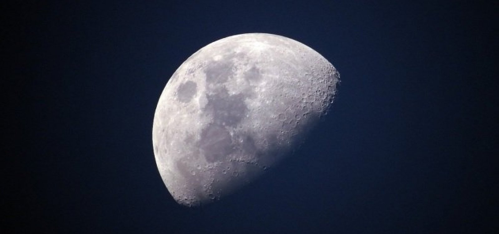 [Nasa encontra moléculas de água na superfície da Lua ]