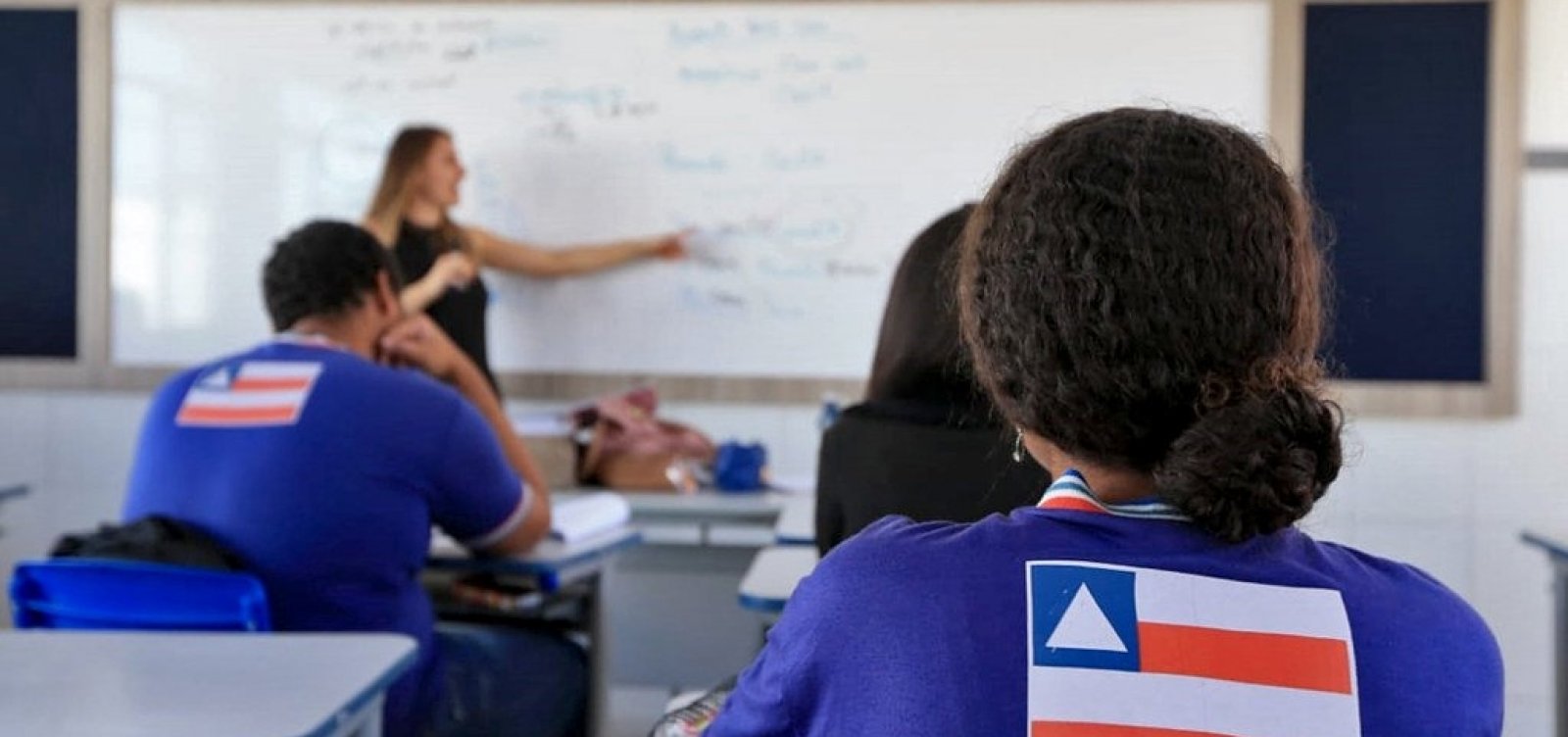 [Estado decreta férias coletivas para professores da rede estadual a partir de terça]