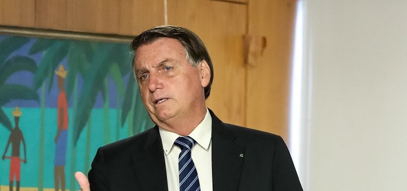 [Mourão não ajuda o governo, afirma Bolsonaro]